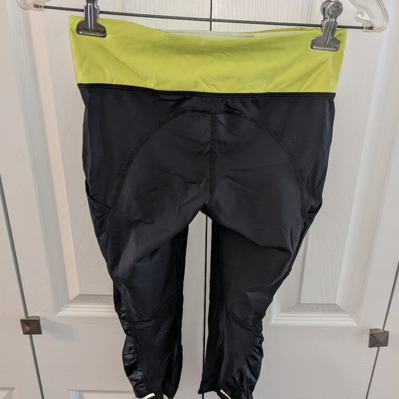 Size 4 Lululemon capris - Picture 2 of 4